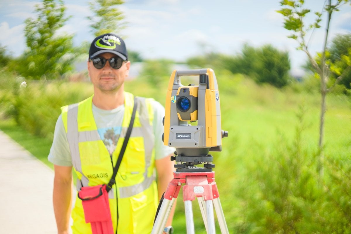 Stații Totale: Leica & Topcon
